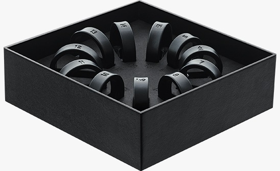 O Kit Medidor do Galaxy Ring está aberto e 9 anéis de amostra podem ser vistos.
