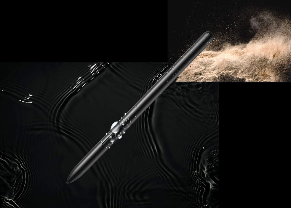 S Pen ที่เอียงทำมุมนั้นมีน้ำกับฝุ่นรายล้อมอยู่