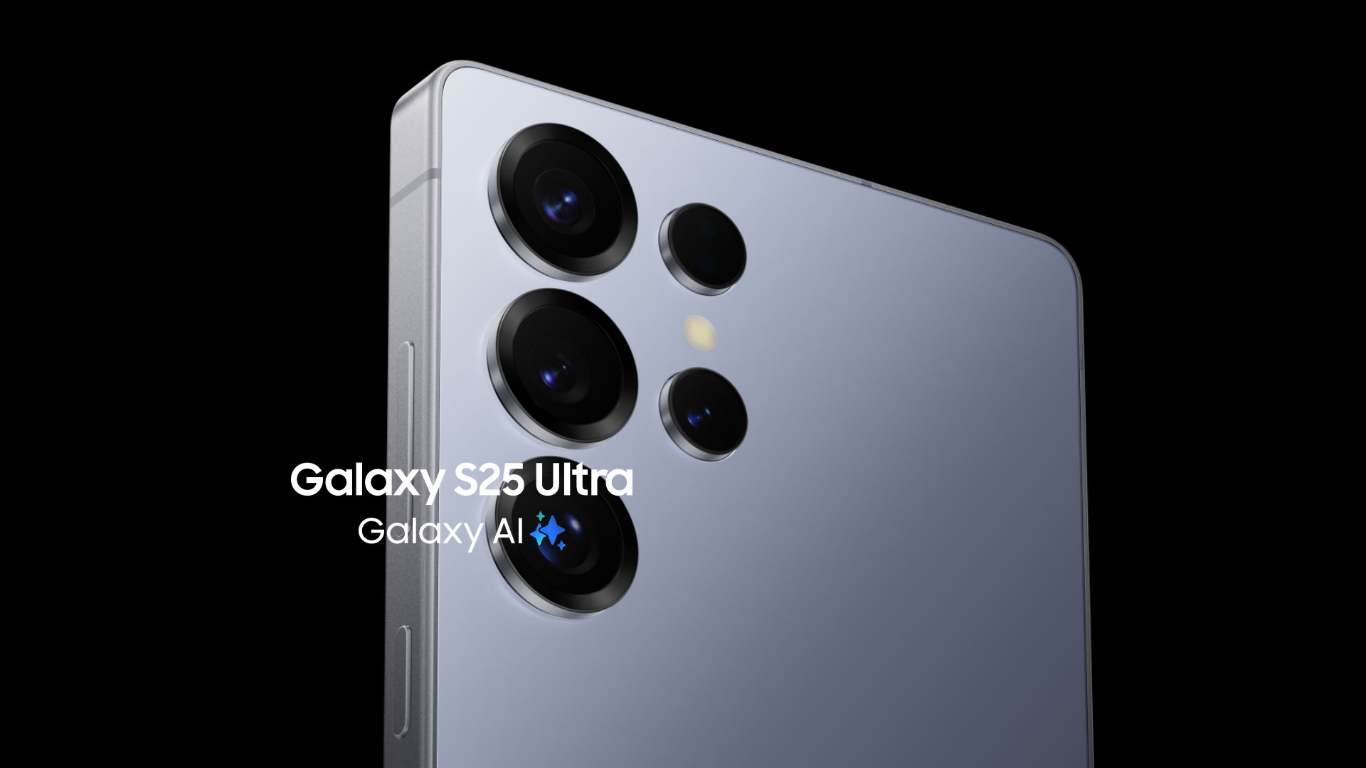 لقطة مقربة لجهازي Galaxy S25 Ultra باللون الأزرق الفضي التيتانيوم. يمكن رؤية أحدهما من الخلف مع لقطة مقربة لعدسات الكاميرا مع وجود قلم S Pen فوقها. يعرض الآخر إشعارًا من Now Summary مع عبارة \"احصل على أبرز أحداث اليوم\" في الجزء السفلي من الشاشة. Galaxy AI.