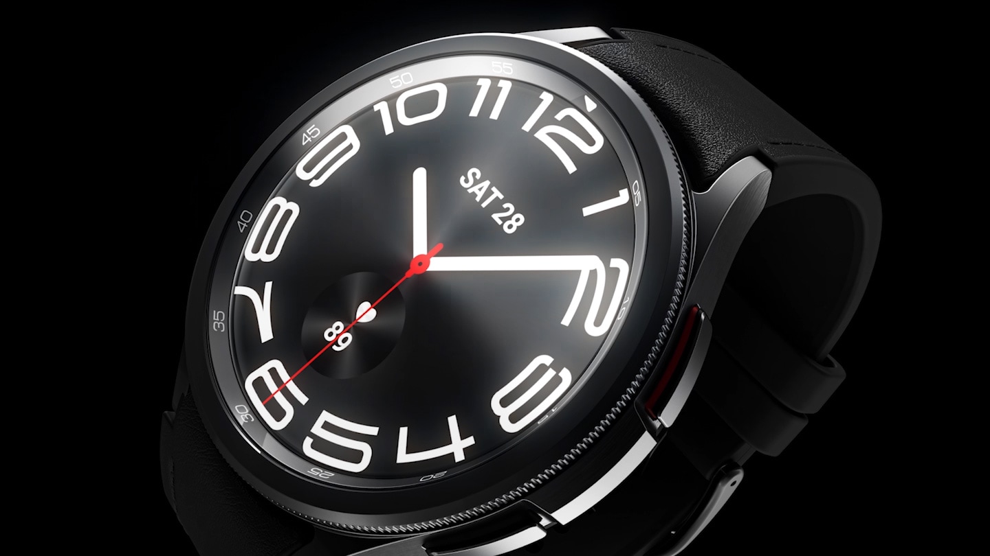 Galaxy Watch6 Classic can be seen rotating with a gleam of light going over the display to indicate the durability of the Safirni kristal glass.